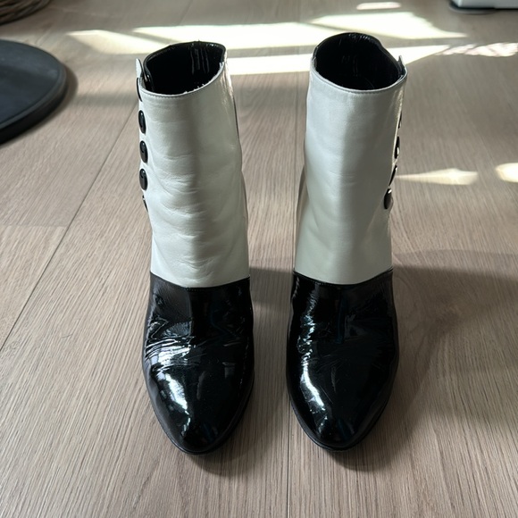 Vintage Chanel Black And White Leather Booties - Picture 2 of 13